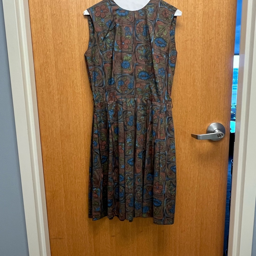 Lovely vintage dress with full skirt